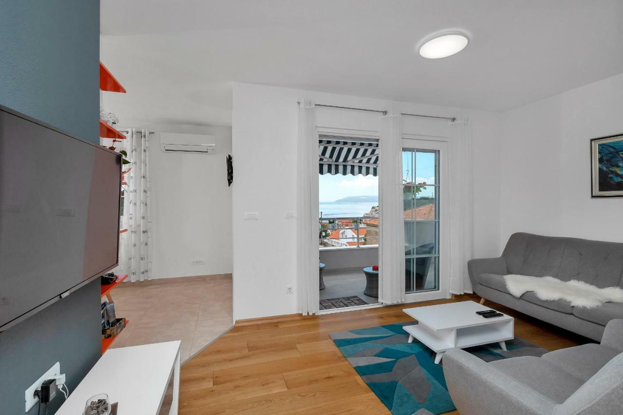 Jug Apartment