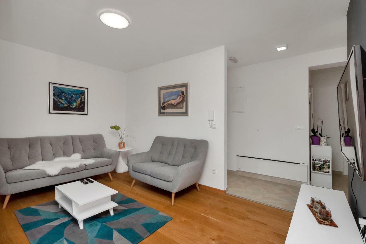 Jug Apartment