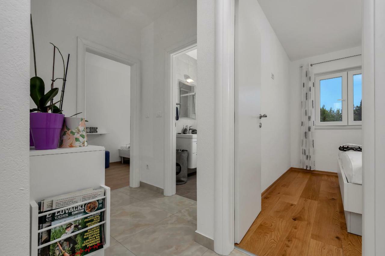 Jug Apartment *